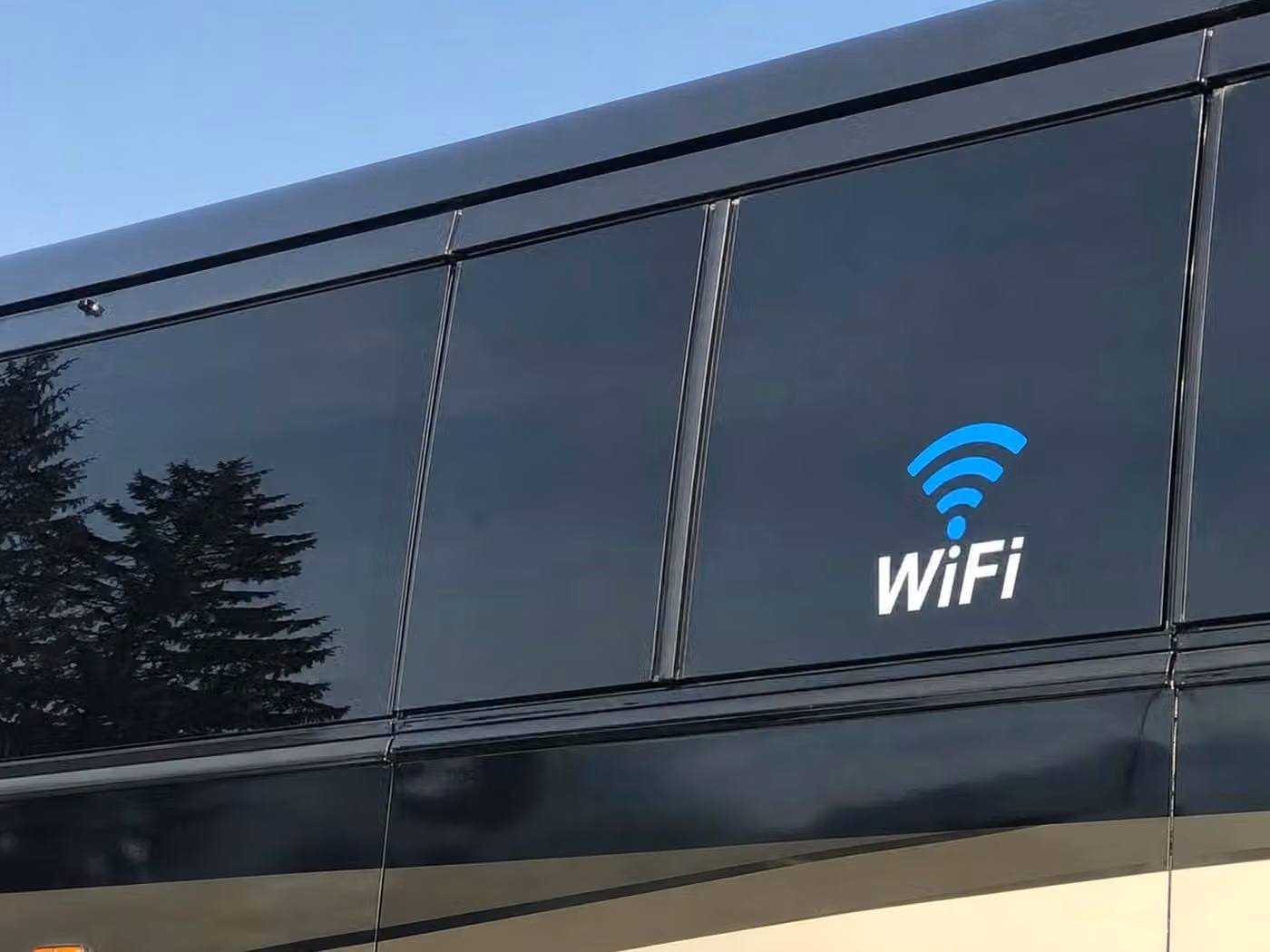martinez 18 passenger minibus wifi